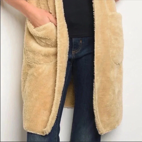 Plush Hoodie Vest - Picture 3 of 4